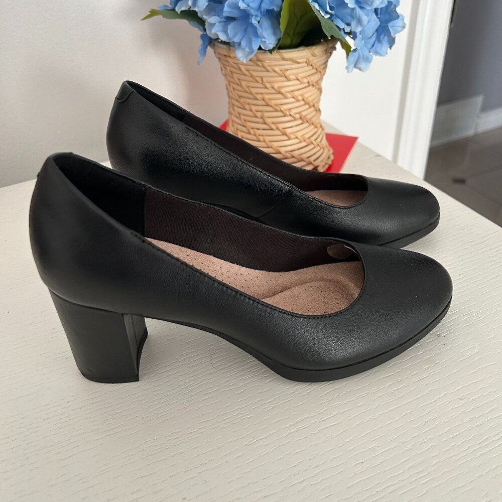 Womens Black Leather Pump